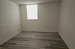 4550 NW 9th St, Miami, FL 33126 - Photo 9