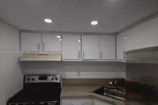 4550 NW 9th St, Miami, FL 33126 - Photo 3