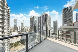 11 NE 6th St, Miami, FL 33132 - Photo 17