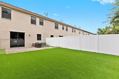 8925 W 33rd Ave, Hialeah, FL 33018 - Photo 23