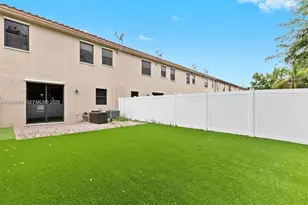 8925 W 33rd Ave, Hialeah, FL 33018 - Photo 23