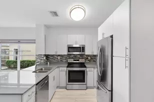 12170 SW 5th Ct, Pembroke Pines, FL 33025 - Photo 13