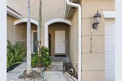 12170 SW 5th Ct, Pembroke Pines, FL 33025 - Photo 5