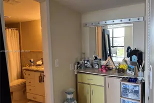 17600 N Bay Rd, Sunny Isles Beach, FL 33160 - Photo 23