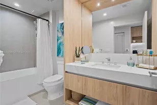 11 NE 6th St, Miami, FL 33132 - Photo 11