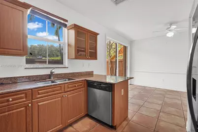 8853 SW 108th Pl, Miami, FL 33176 - Photo 5