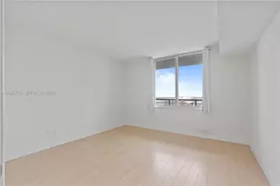 335 S Biscayne Blvd, Miami, FL 33131 - Photo 25