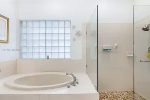 123 SW 164th Ave, Pembroke Pines, FL 33027 - Photo 35