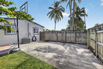 1300 N 70th Ter, Hollywood, FL 33024 - Photo 33
