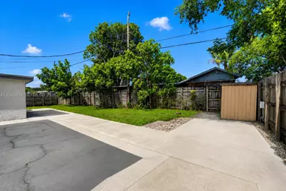 1300 N 70th Ter, Hollywood, FL 33024 - Photo 29