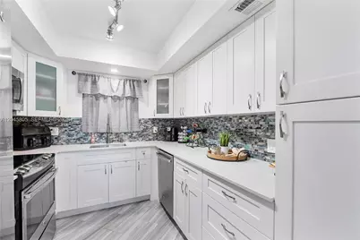 610 Tennis Club Dr #104, Fort Lauderdale, FL 33311 - Photo 9