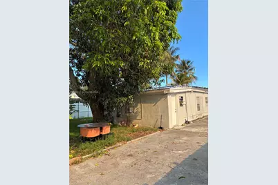 1445 NE 174th St, North Miami Beach, FL 33162 - Photo 11