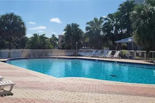 9369 Fontainebleau Blvd, Miami, FL 33172 - Photo 17
