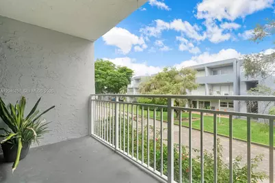 9369 Fontainebleau Blvd #J225, Miami, FL 33172 - Photo 1