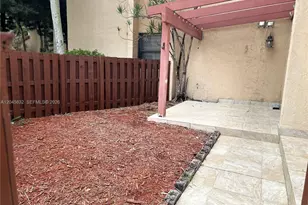 301 W Park Dr, Miami, FL 33172 - Photo 27