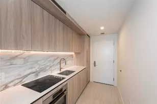 77 SE 5th St, Miami, FL 33131 - Photo 7