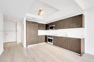 55 SW 9th St, Miami, FL 33130 - Photo 11