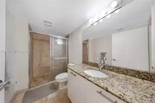 41 SE 5th St, Miami, FL 33131 - Photo 13