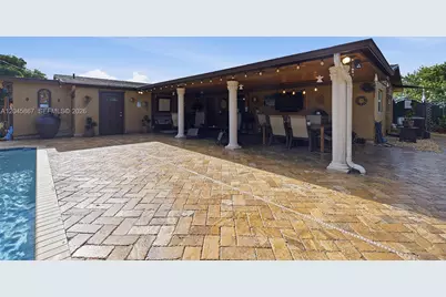 7858 NW 171st St, Hialeah, FL 33015 - Photo 35