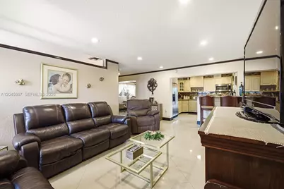 7858 NW 171st St, Hialeah, FL 33015 - Photo 7