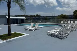 9371 Fontainebleau Blvd, Miami, FL 33172 - Photo 15