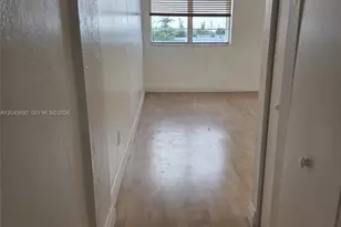 7900 Tatum Waterway Dr, Miami Beach, FL 33141 - Photo 3