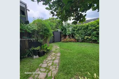 132 Sparrow Dr #B, Royal Palm Beach, FL 33411 - Photo 11