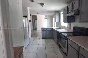 19800 SW 180th Ave, Miami, FL 33187 - Photo 15