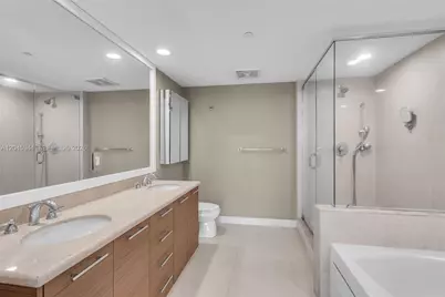50 Biscayne Blvd #4208, Miami, FL 33132 - Photo 17