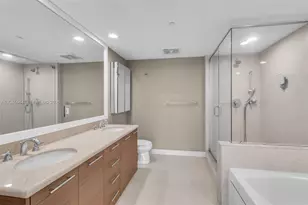 50 Biscayne Blvd, Miami, FL 33132 - Photo 17