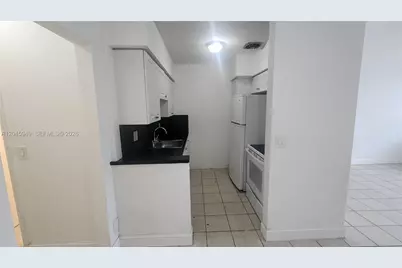 280 SW 11th Ave #5, Hallandale Beach, FL 33009 - Photo 5