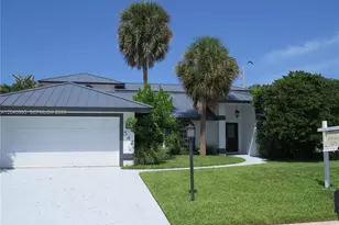 542 N Cypress Dr, Tequesta, FL 33469 - Photo 1