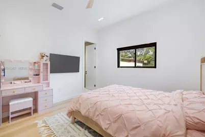 1977 S Oak Haven Cir, Miami, FL 33179 - Photo 25