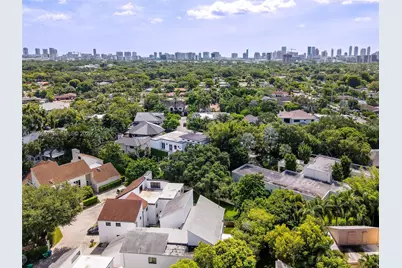 1977 S Oak Haven Cir, Miami, FL 33179 - Photo 47