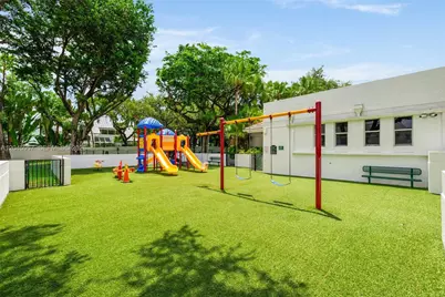 1977 S Oak Haven Cir, Miami, FL 33179 - Photo 45