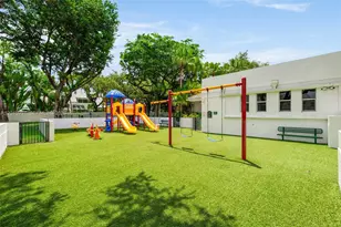 1977 S Oak Haven Cir, Miami, FL 33179 - Photo 45