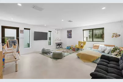 1977 S Oak Haven Cir, Miami, FL 33179 - Photo 31