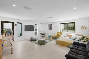 1977 S Oak Haven Cir, Miami, FL 33179 - Photo 31