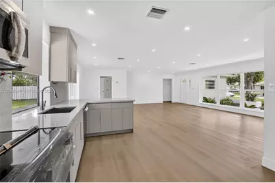 7040 NW 8th Ct, Plantation, FL 33317 - Photo 9