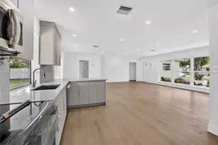 7040 NW 8th Ct, Plantation, FL 33317 - Photo 9