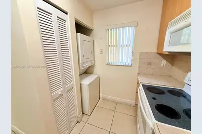 1975 W 44th Pl #203, Hialeah, FL 33012 - Photo 17
