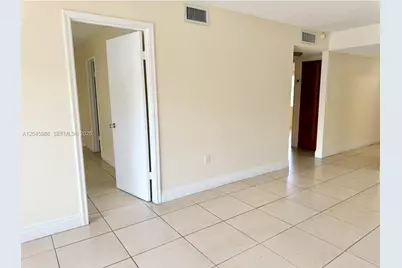 1975 W 44th Pl #203, Hialeah, FL 33012 - Photo 13