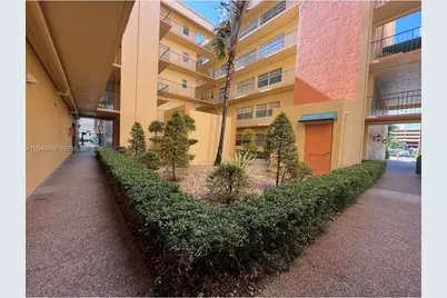 1975 W 44th Pl #203, Hialeah, FL 33012 - Photo 29