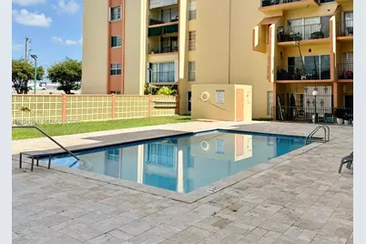 1975 W 44th Pl #203, Hialeah, FL 33012 - Photo 5