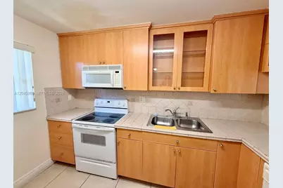 1975 W 44th Pl #203, Hialeah, FL 33012 - Photo 15