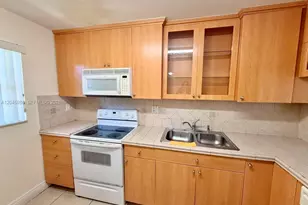 1975 W 44th Pl, Hialeah, FL 33012 - Photo 15