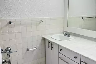 [Address not provided], Hallandale Beach, FL 33009 - Photo 3
