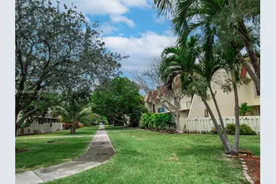 1655 NE 115th St #28B, Miami, FL 33181 - Photo 29