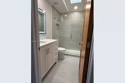101 NE 8th Ave #1, Fort Lauderdale, FL 33301 - Photo 11