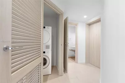 1000 Brickell Plz #4015, Miami, FL 33131 - Photo 5